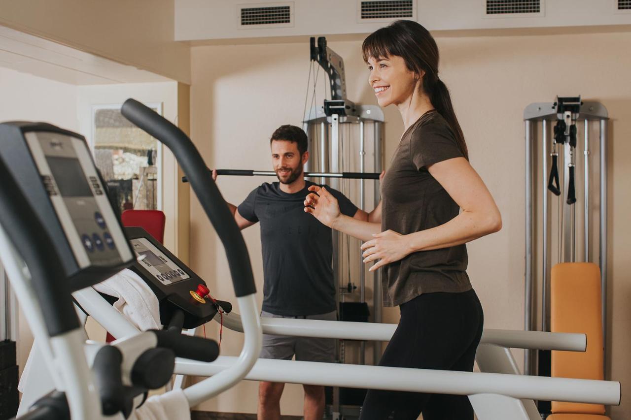Ortner'S Resort Bad Füssing Dış mekan fotoğraf A personal trainer with a client